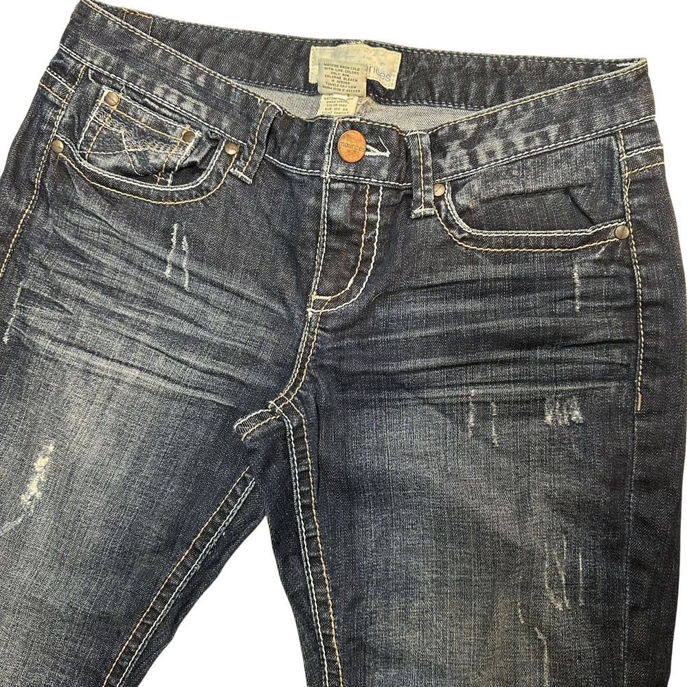 Maurices Womens Dark Wash Distressed Denim Cropped Jeans Size 7/8 Embroidered
